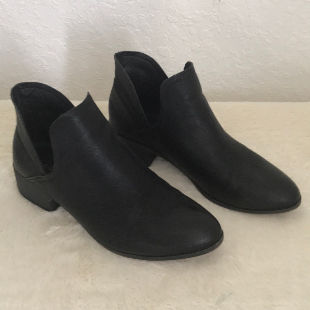 Madden Girl Zavier black closed toe ankle bootie